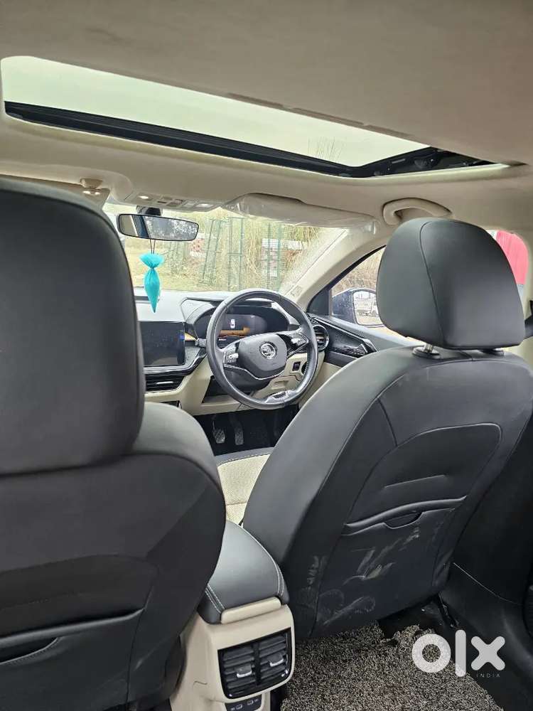 Skoda Slavia 2025 Petrol 23500 Km Driven