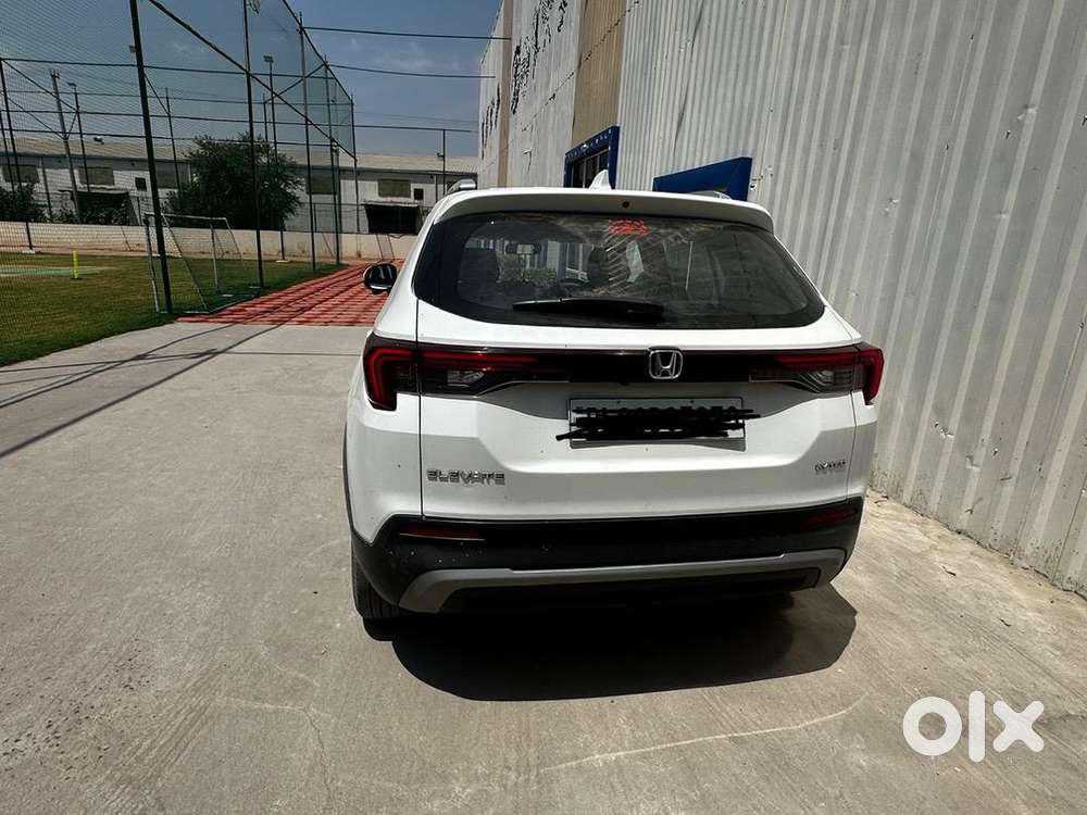 Sun Roof , Side Mirror Camera