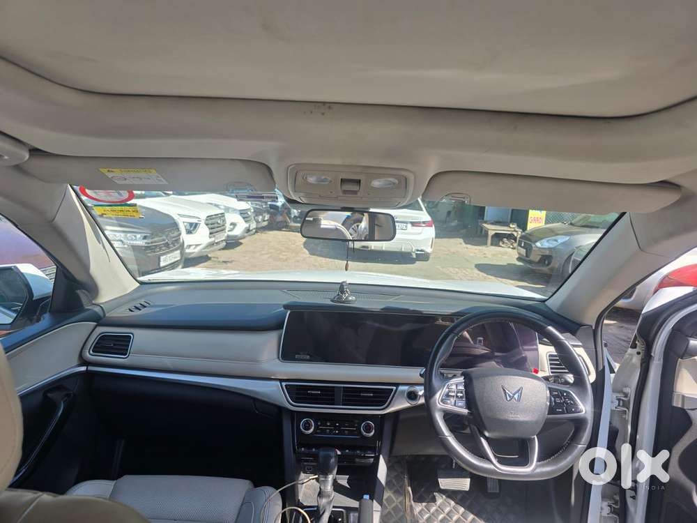 Mahindra Xuv700 2.2 Ax 7 Diesel At Str, 2022, Diesel