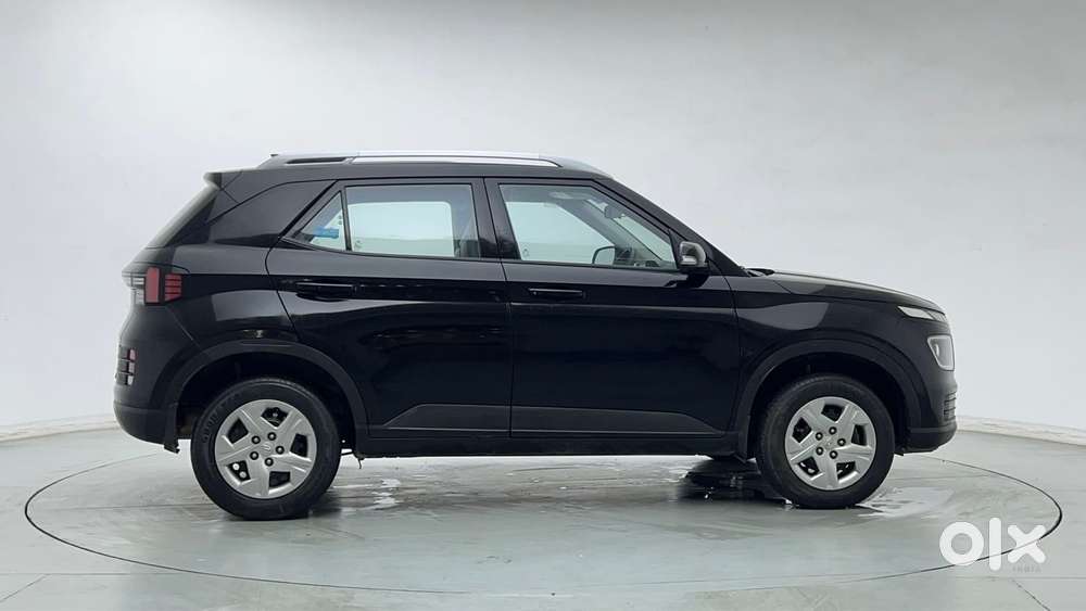 Hyundai Venue 1.2 S (o), 2022, Petrol