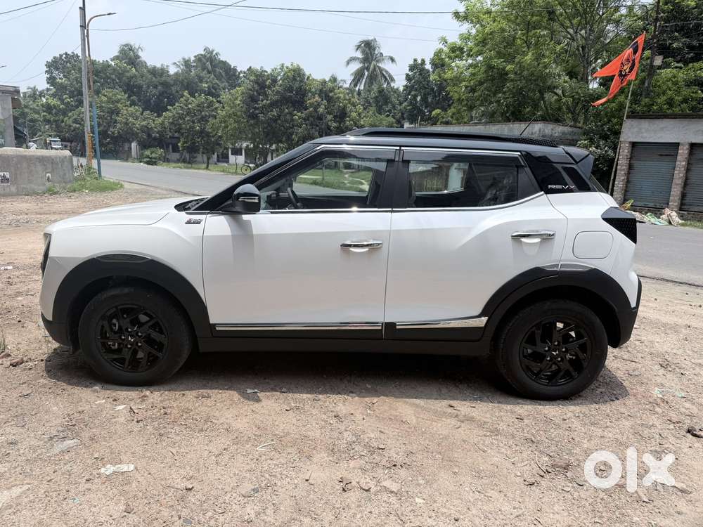Mahindra Xuv 3xo Ax7l 1.2 Petrol At (pg), 2026, Petrol