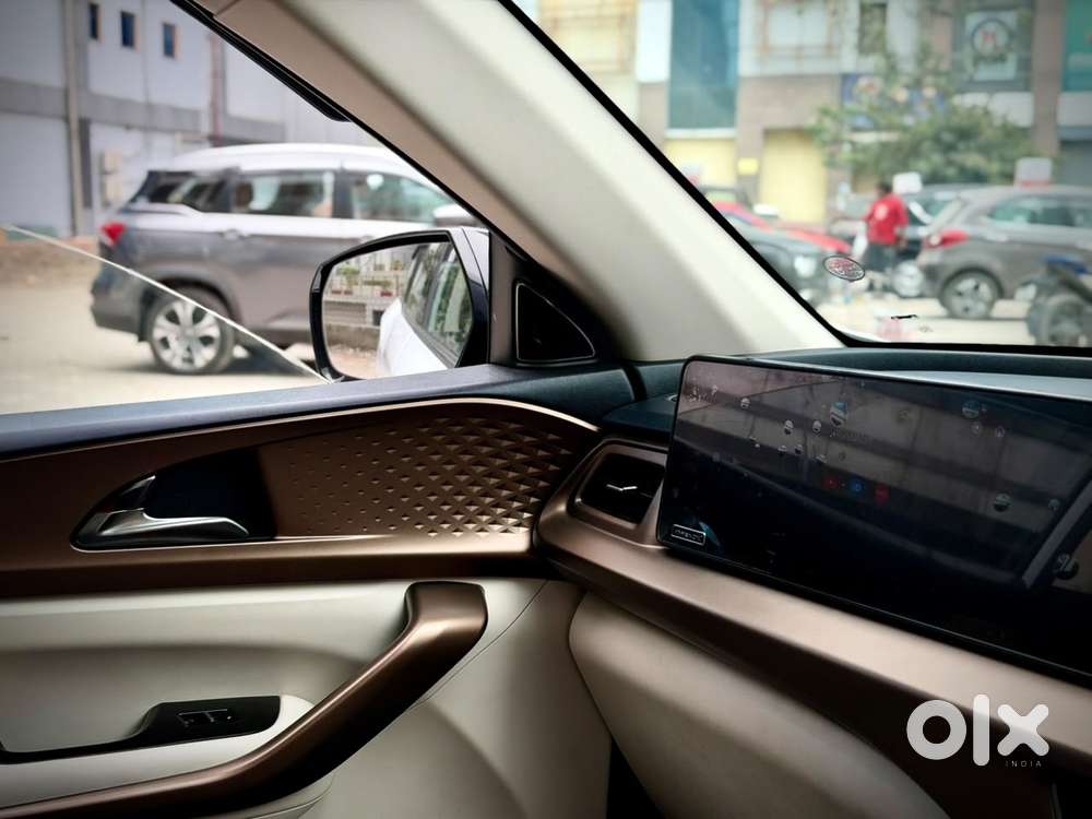 Mahindra Xuv 7xo Ax7, 2026, Petrol