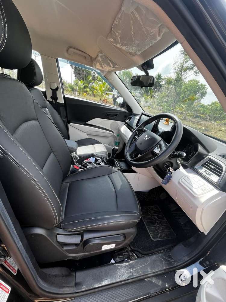 Mahindra Xuv 3xo Ax5 Pm Mt, 2025, Petrol