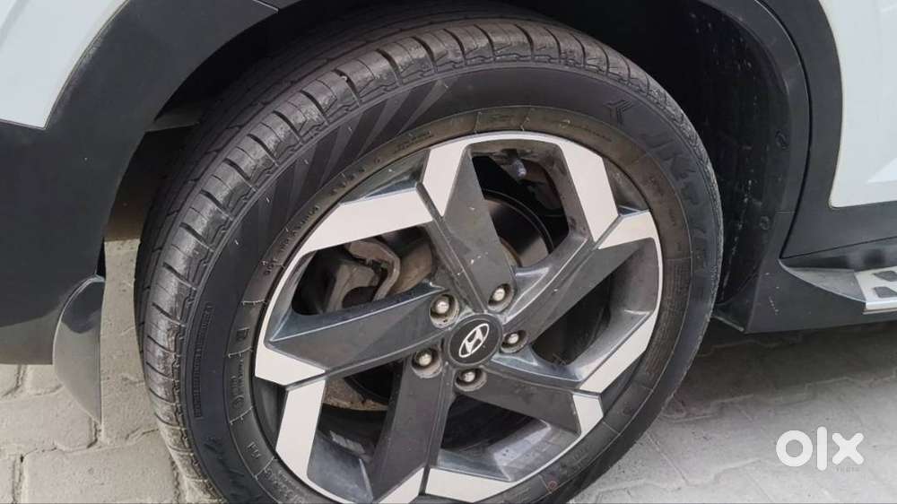 2022 Hyundai Alcazar Platinum(o) Bucket Seats  Self Driven  Like New