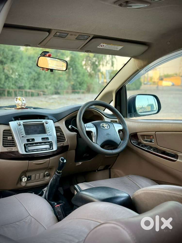 Toyota Innova 2.5 Vx 8 Str Bs-iii, 2016, Diesel