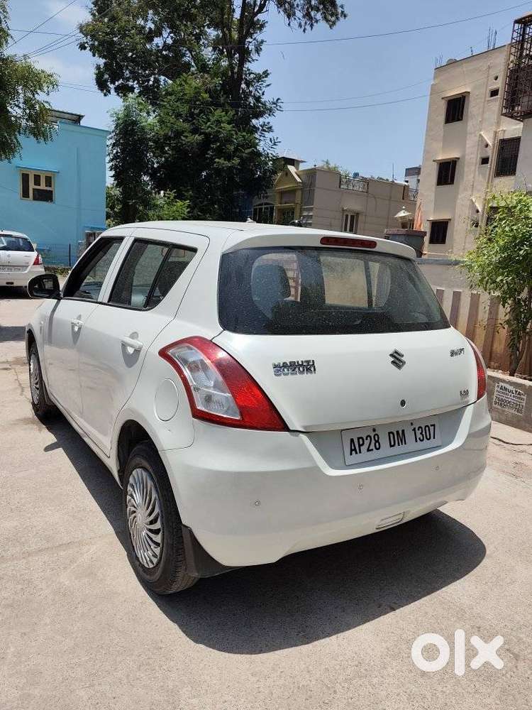 Maruti Suzuki Swift Lxi Optional-o, 2011, Petrol
