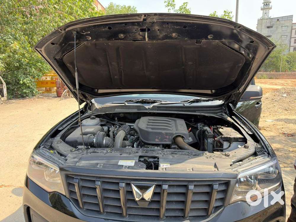 Scorpio N Z2 Petrol Black Colour