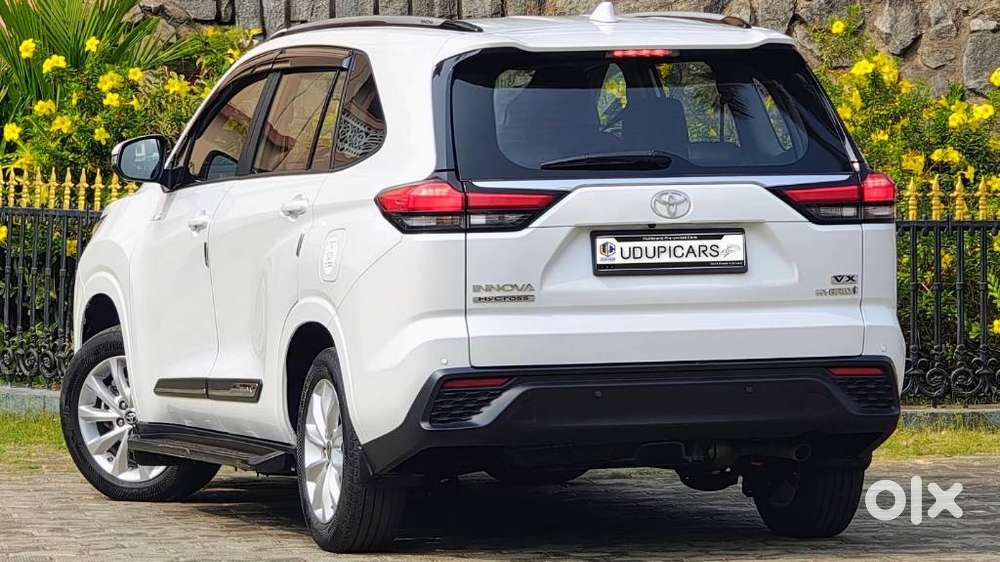 Toyota Innova Hycross 2.0 Vx (o) Hybrid 7 Str, 2024, Petrol