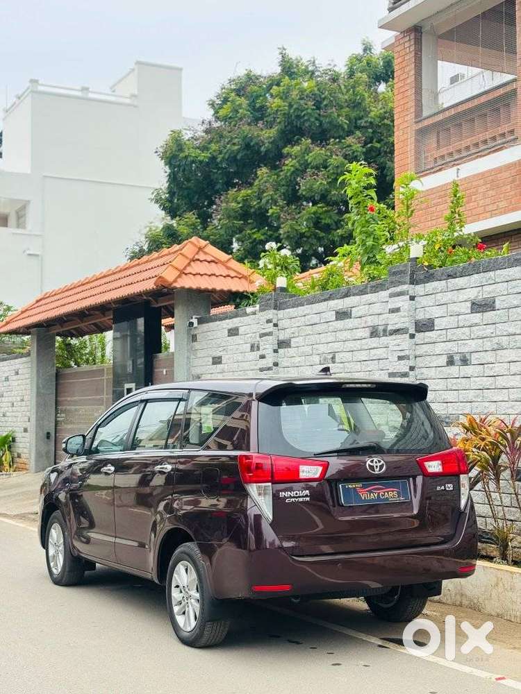 Toyota Innova Crysta 2.4 V 8 Str, 2016, Diesel