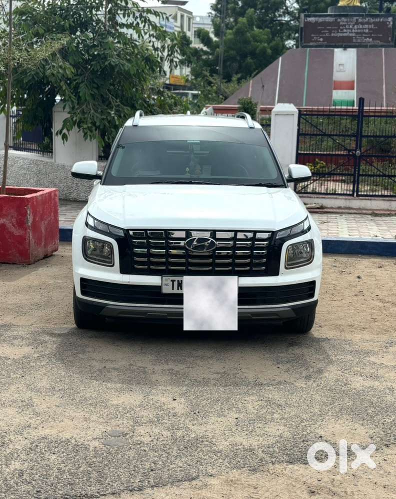 Hyundai Venue 2023 Petrol Well Maintained