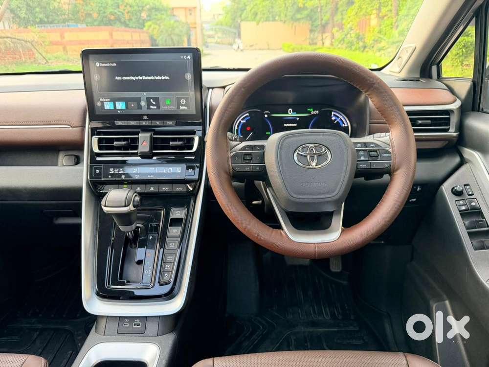 Toyota Innova Hycross 2.0 Zx (o) Hybrid 7 Str, 2025, Petrol