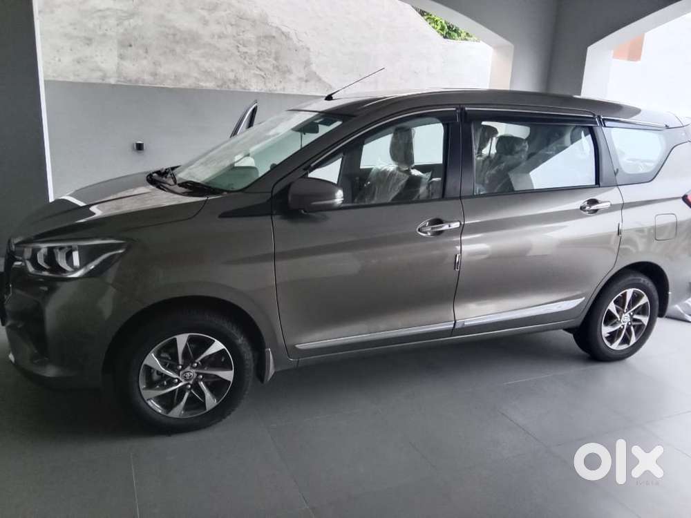 Toyota Rumion V At Petrol 2025