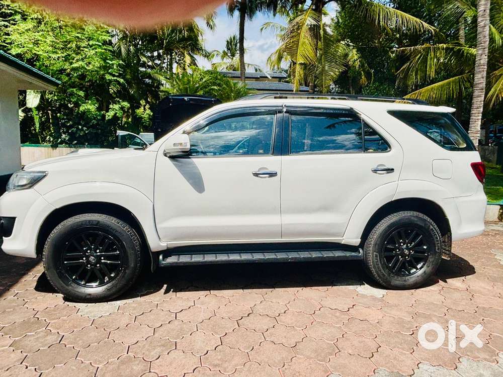 Toyota Fortuner 2015 Diesel 142 Km Driven