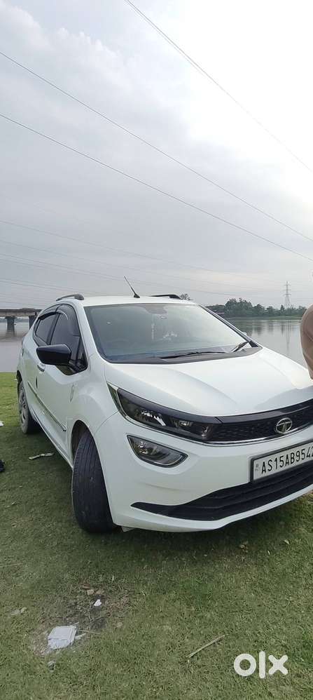 Tata Altroz Xt 1.2 Second Top Model White Colour New Condition