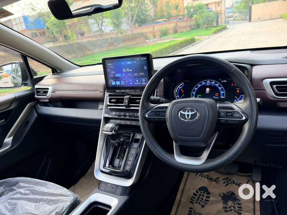 Toyota Innova Hycross 2.0 Vx (o) Hybrid 7 Str, 2025, Petrol