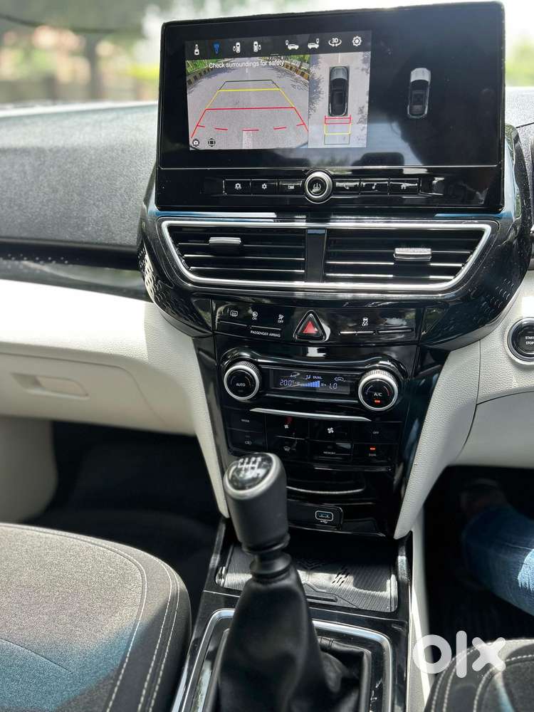 Mahindra Xuv 3xo Ax5 Pm Mt, 2024, Petrol