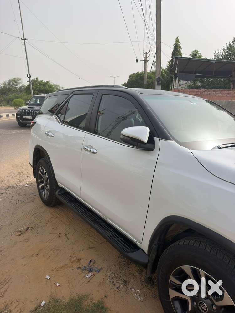 Toyota Fortuner Legender 2023