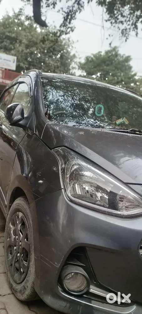 Hyundai Grand I10 Sportz 2015  Mileage 30 Km On Cng