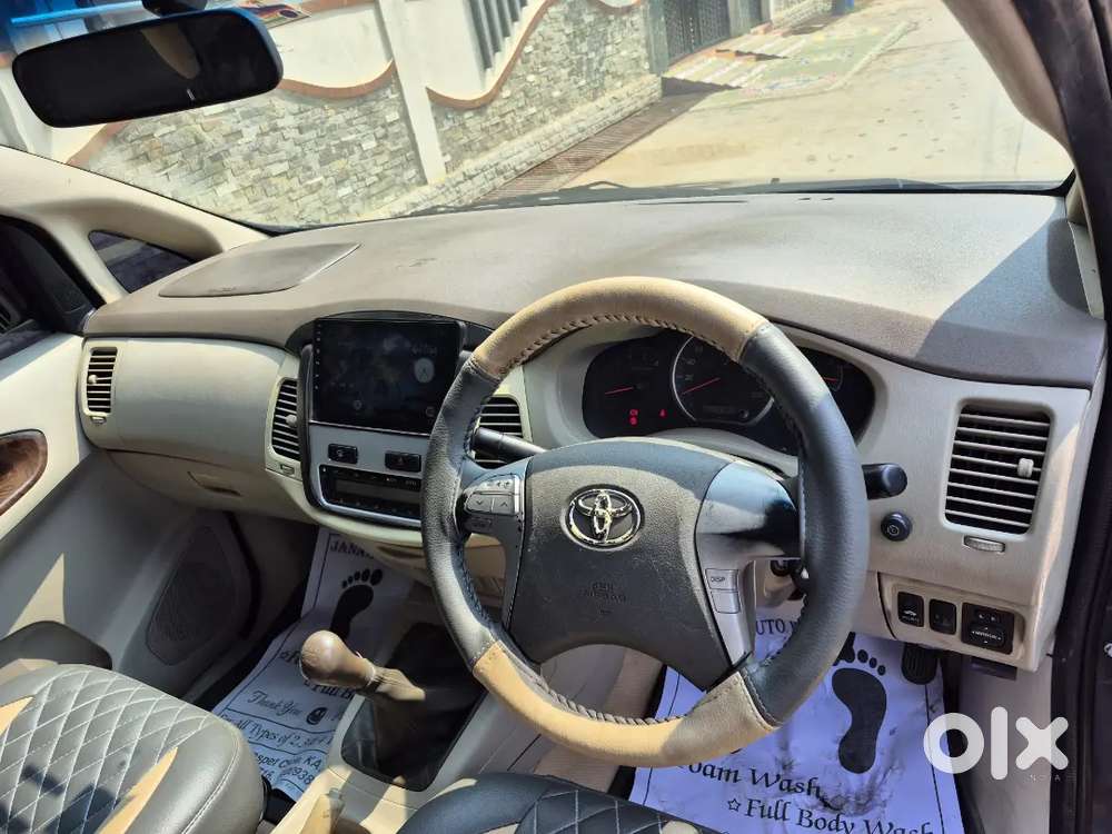 Toyota Innova 2.5 V 2013