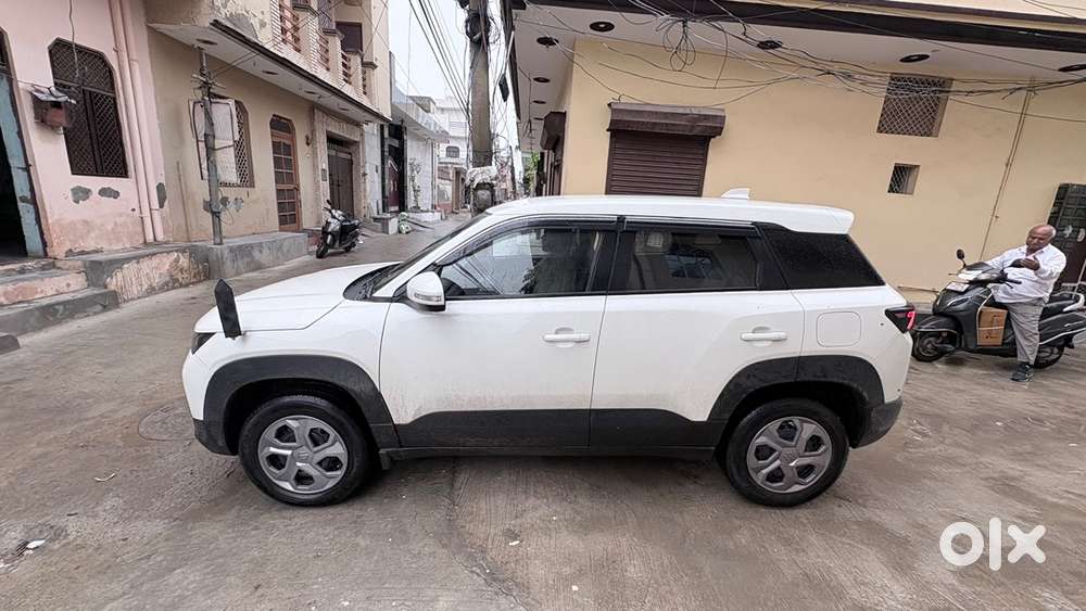Maruti Suzuki Brezza Lxi 2024 October Single Handed 30000 Km
