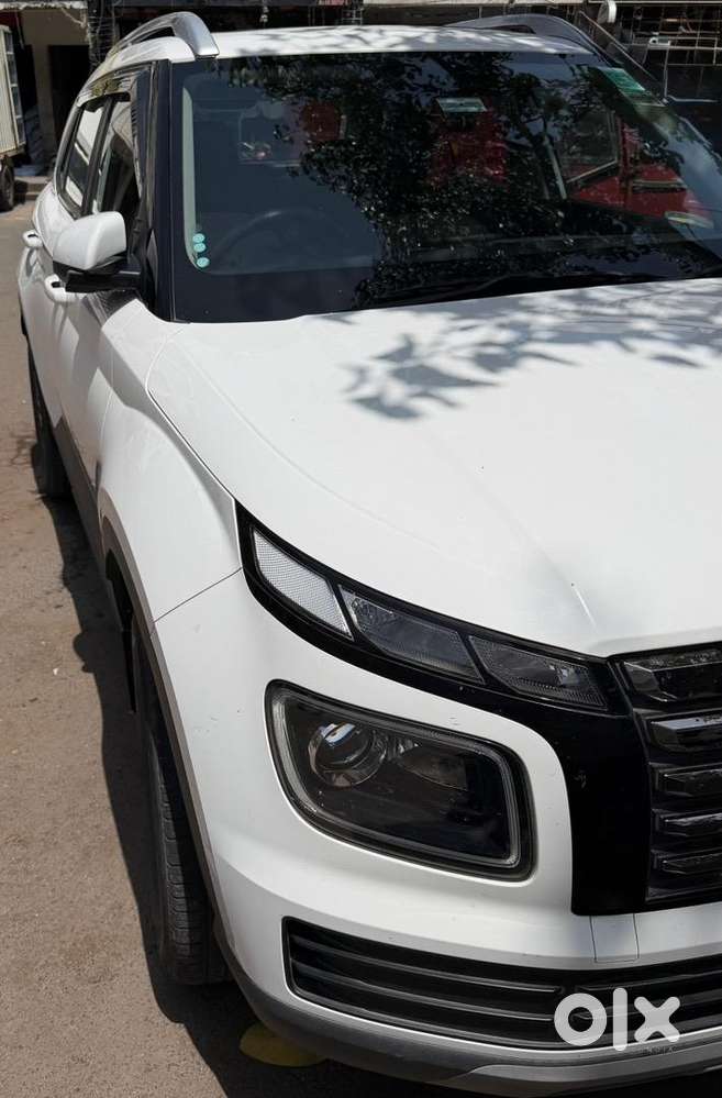 Hyundai Venue 2023 Diesel Well Maintained