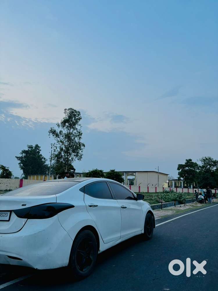 Hyundai Elantra 2013 Petrol Well Maintained