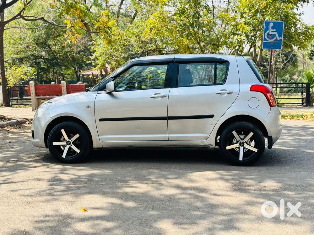Maruti Suzuki Swift Vxi + Manual, 2010, Petrol