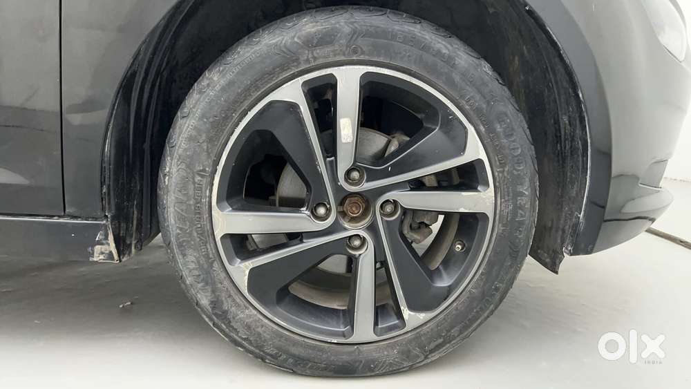 Tata Altroz 1.2 Xza Plus Dark Edition Dct, 2022, Petrol