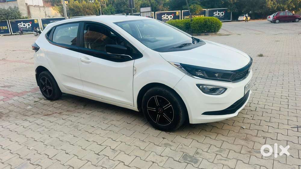 Tata Altroz 1.2 Xe, 2020, Petrol