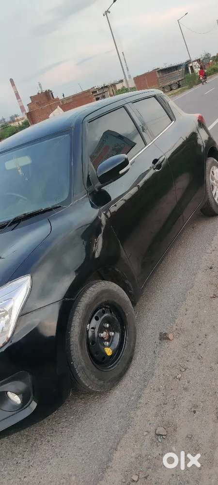 Maruti Suzuki Swift 1.3 Zxi 2024 Under Warranty