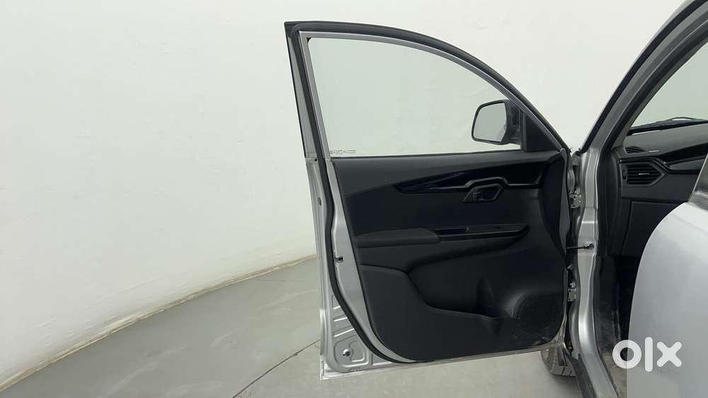 Mahindra Kuv 100 2016-2017 Mfalcon G80 K8 Dual Tone, 2017, Petrol