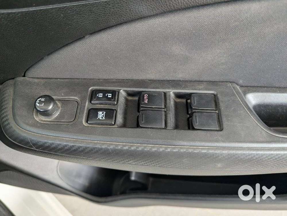 Maruti Suzuki Swift Vxi + Manual, 2023, Petrol