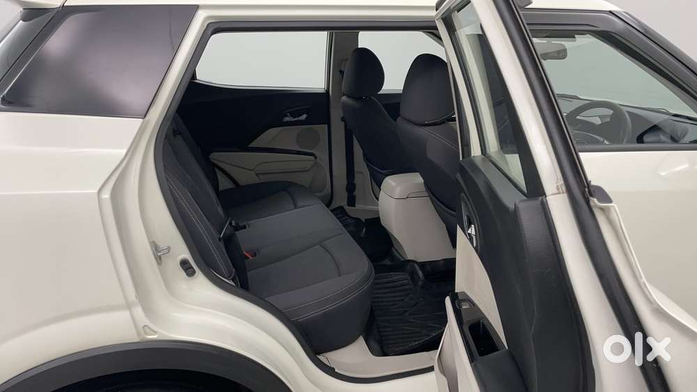 Mahindra Xuv300 W8, 2020, Petrol