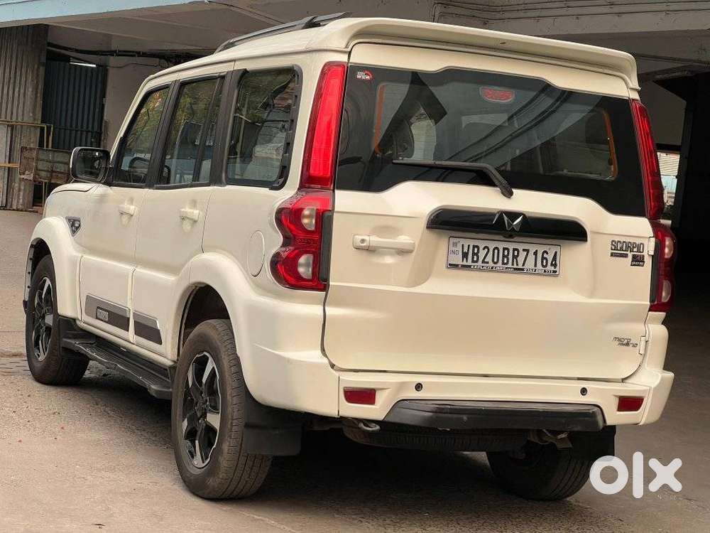 Mahindra Scorpio S11 Mt 7s, 2023, Petrol