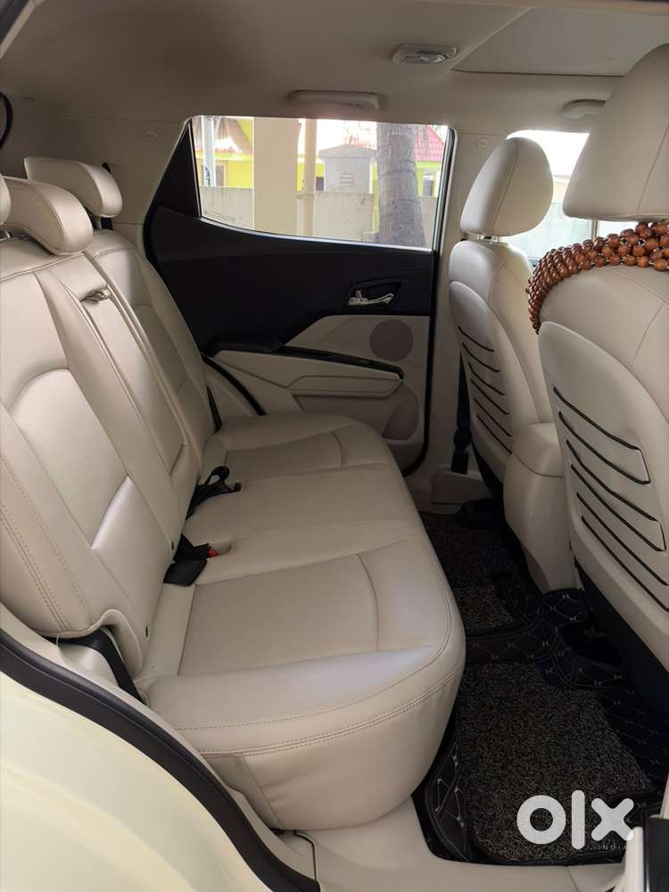 Mahindra Xuv300 2023 Diesel Automatic Year
