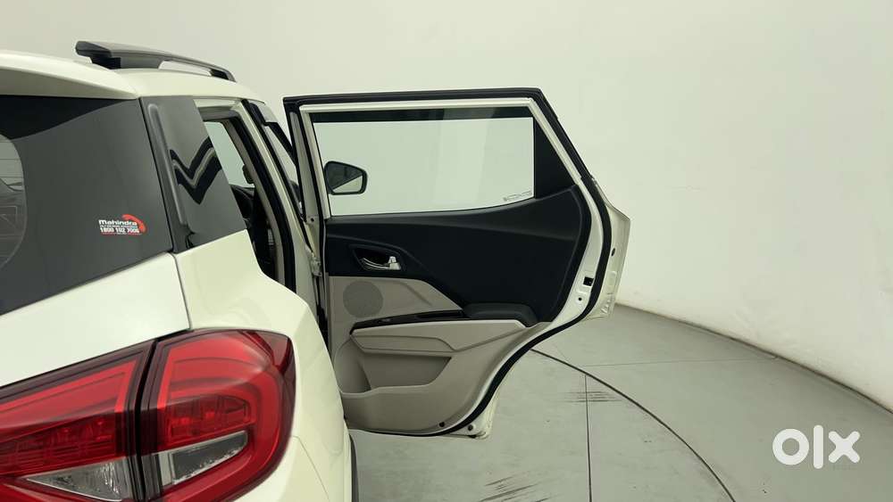 Mahindra Xuv300 W8 (o) 1.5 Diesel Amt, 2023, Diesel