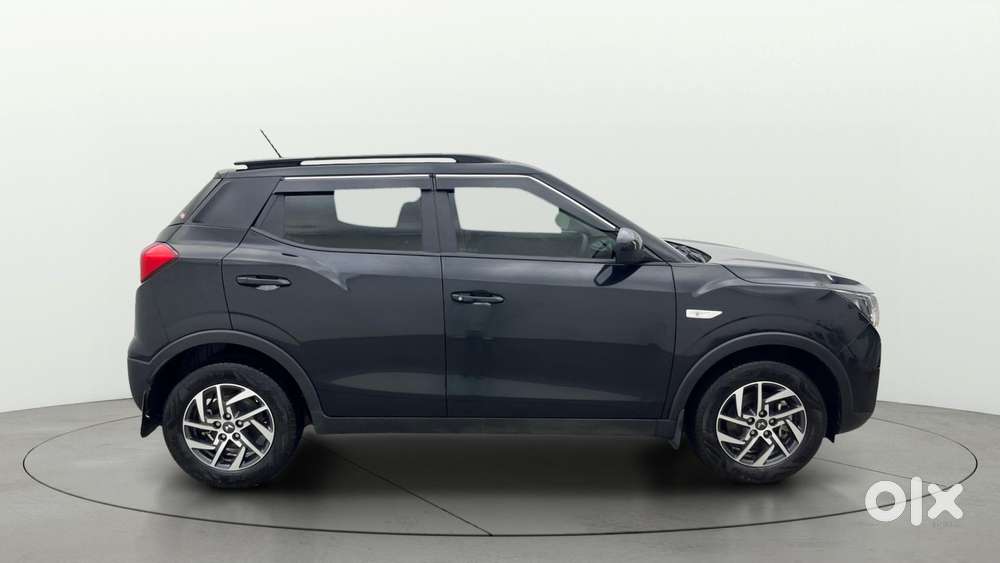 Mahindra XUV300 W6, 2024, Petrol