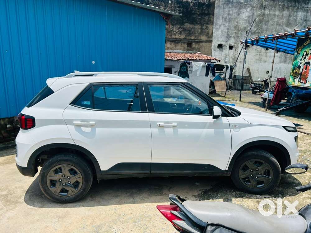 Hyundai Venue Petrol Manual 2024