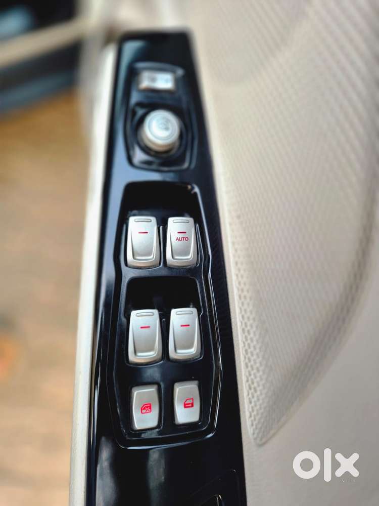 Mahindra Xuv300 W8 Option, 2022, Petrol