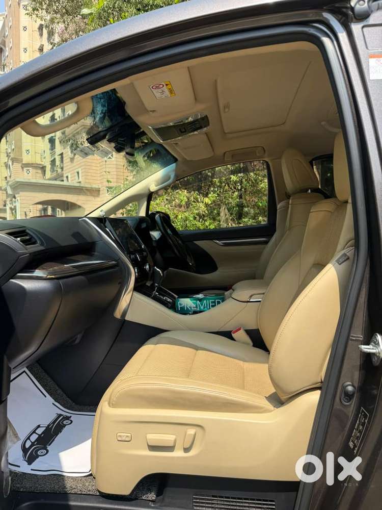 Toyota Vellfire 2.5 Executive Lounge, 2021, Petrol