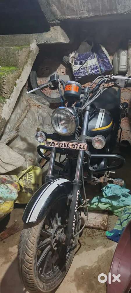 Bajaj Avenger Street 2017