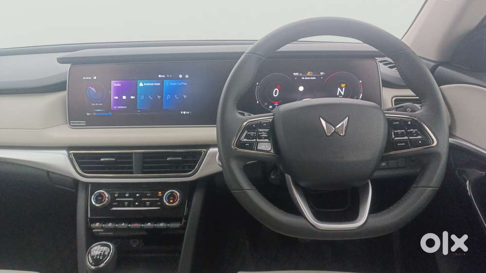 Mahindra Xuv700 2.0 Ax 7 Petrol Mt Str, 2024, Petrol