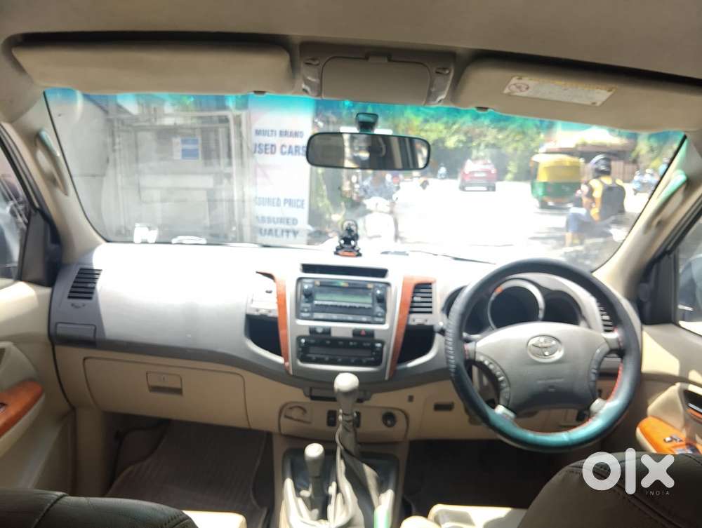 Toyota Fortuner 4x4 Manual Limited Edition, 2011, Diesel