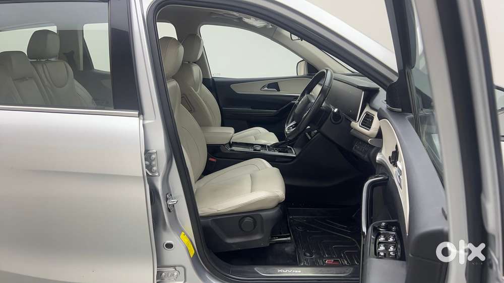 Mahindra Xuv700 2.0 Ax 7 Petrol At Luxury Pack Str, 2023, Petrol