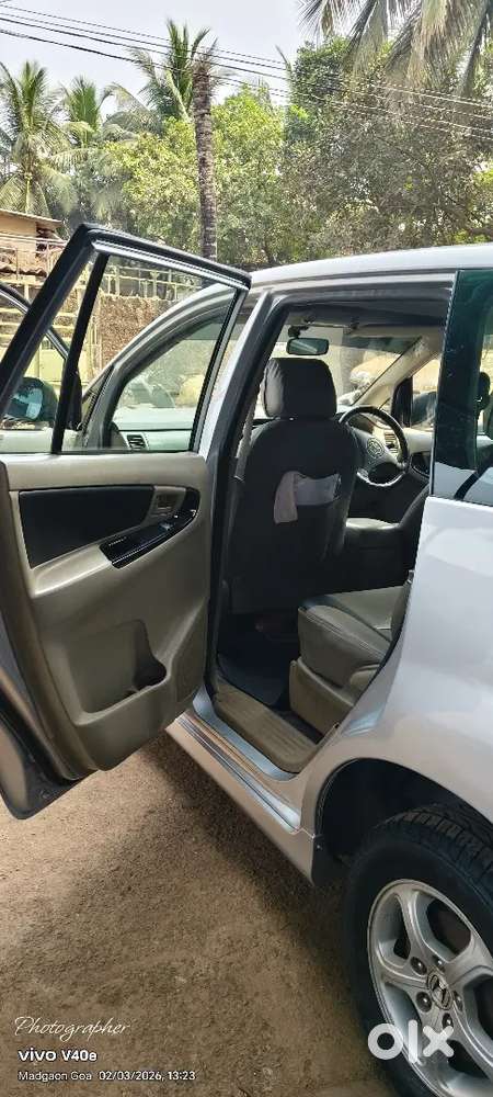 Toyota Innova 2010 Diesel 290000 Km Driven