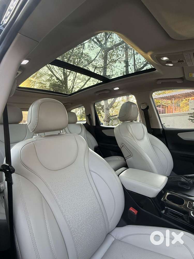 Mahindra Xuv700 2.2 Ax 7 Diesel At Str, 2022, Diesel