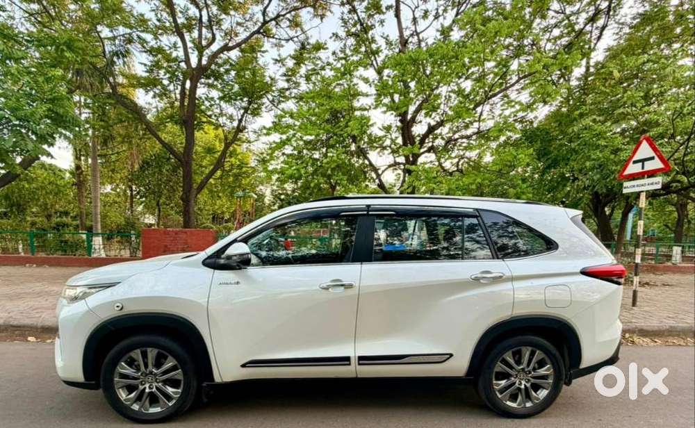Toyota Innova Hycross 2.0 Zx (o) Hybrid 7 Str, 2024, Diesel