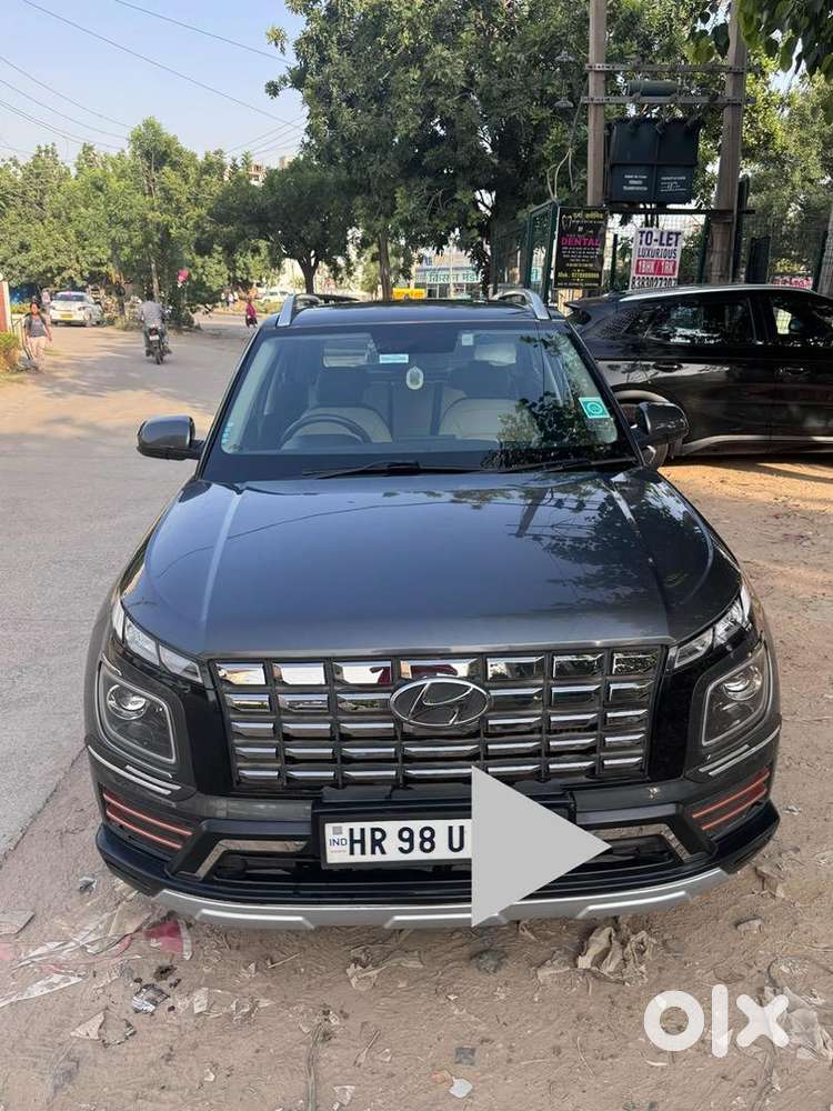 Hyundai Venue Automatic Petrol Feb 2025 Model