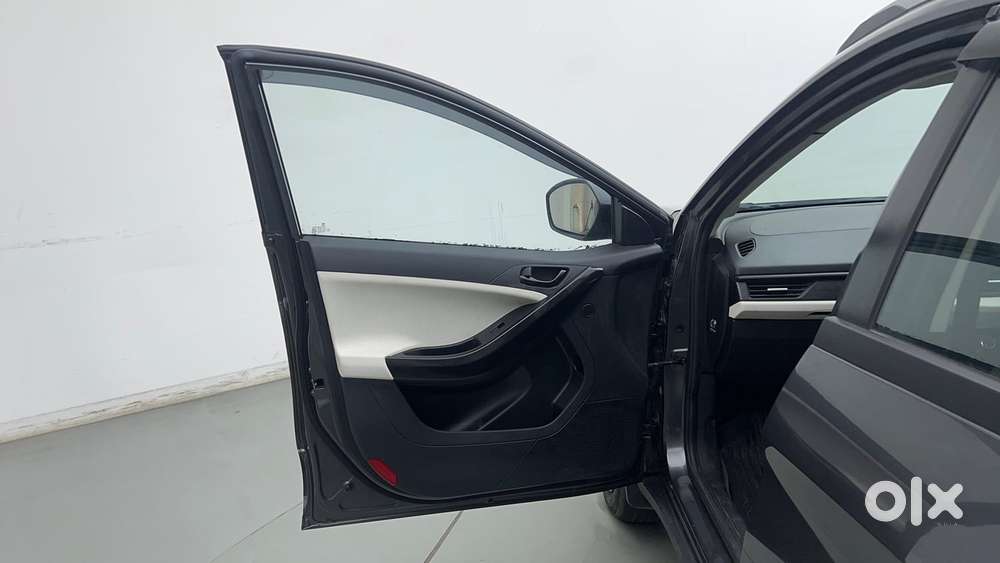 Tata Nexon Pure (s) 1.2 Petrol 6amt, 2025, Petrol