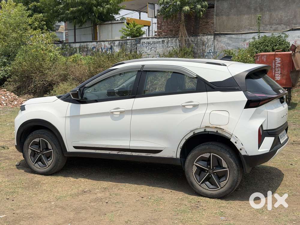 Tata Nexon Creative Plus 1.2 Revotron Petrol 6 Amt, 2023, Petrol